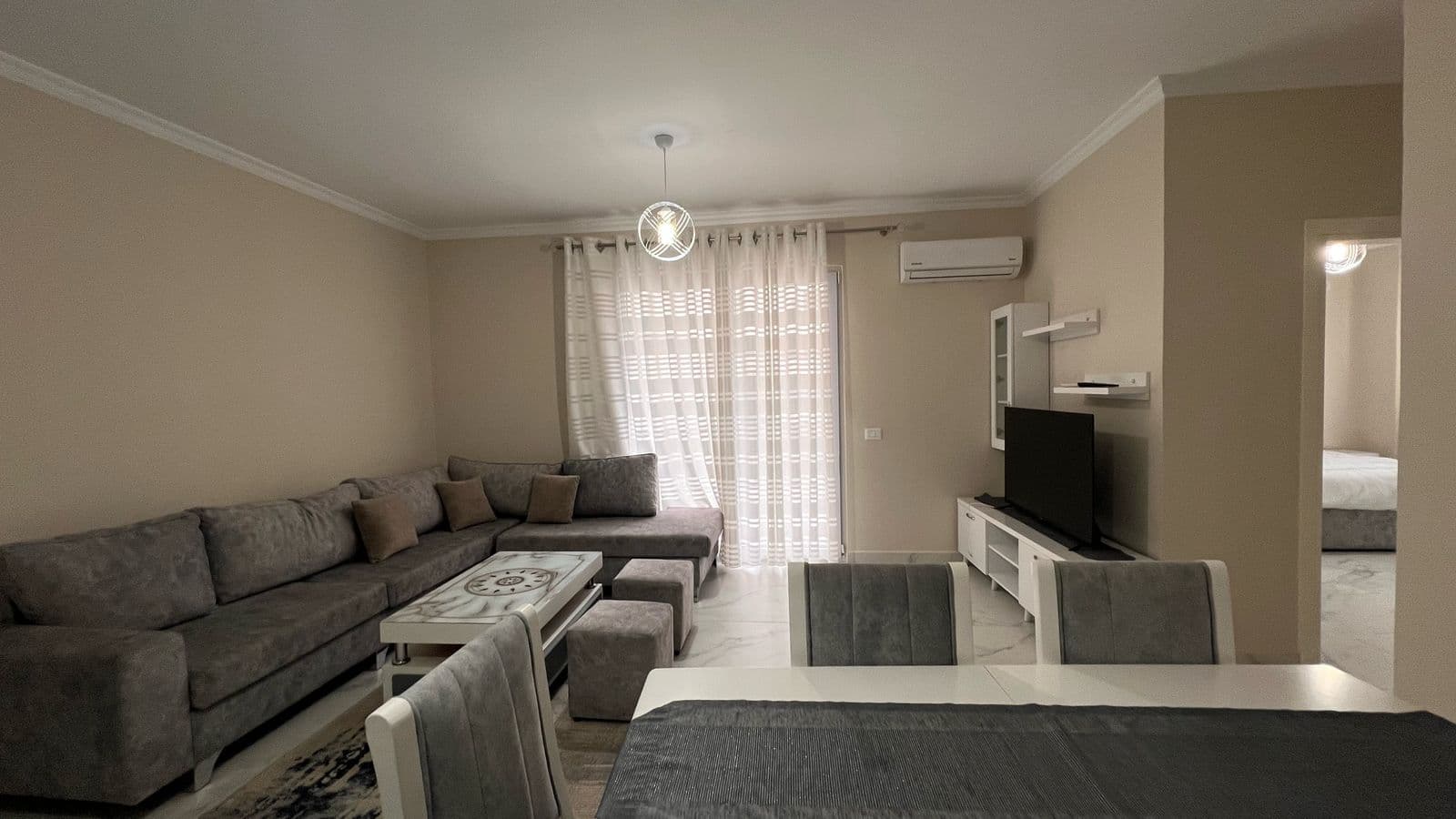 Apartament Luksoz për Shitje në Durrës Tek Rrota e Kuqe! 2
