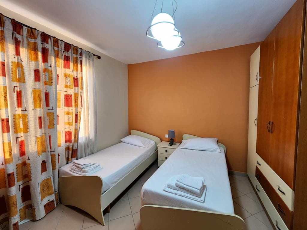 JEPET ME QERA APARTAMENT 2+1 TEK KOMUNA E PARISIT! 4