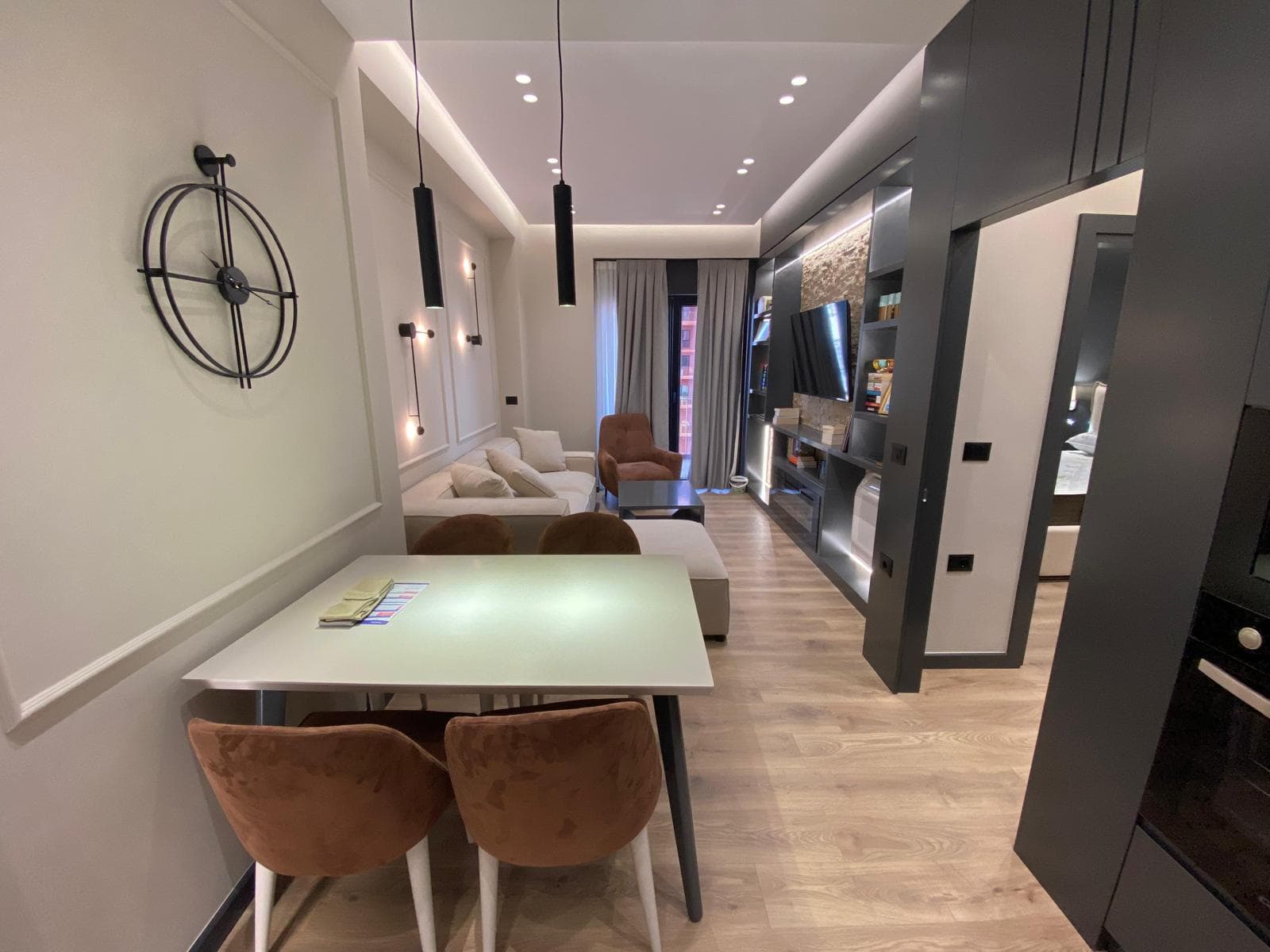 Apartament luksoz 1+1 për qira tek Tirana Garden Building, Rruga e Kavajës! 3