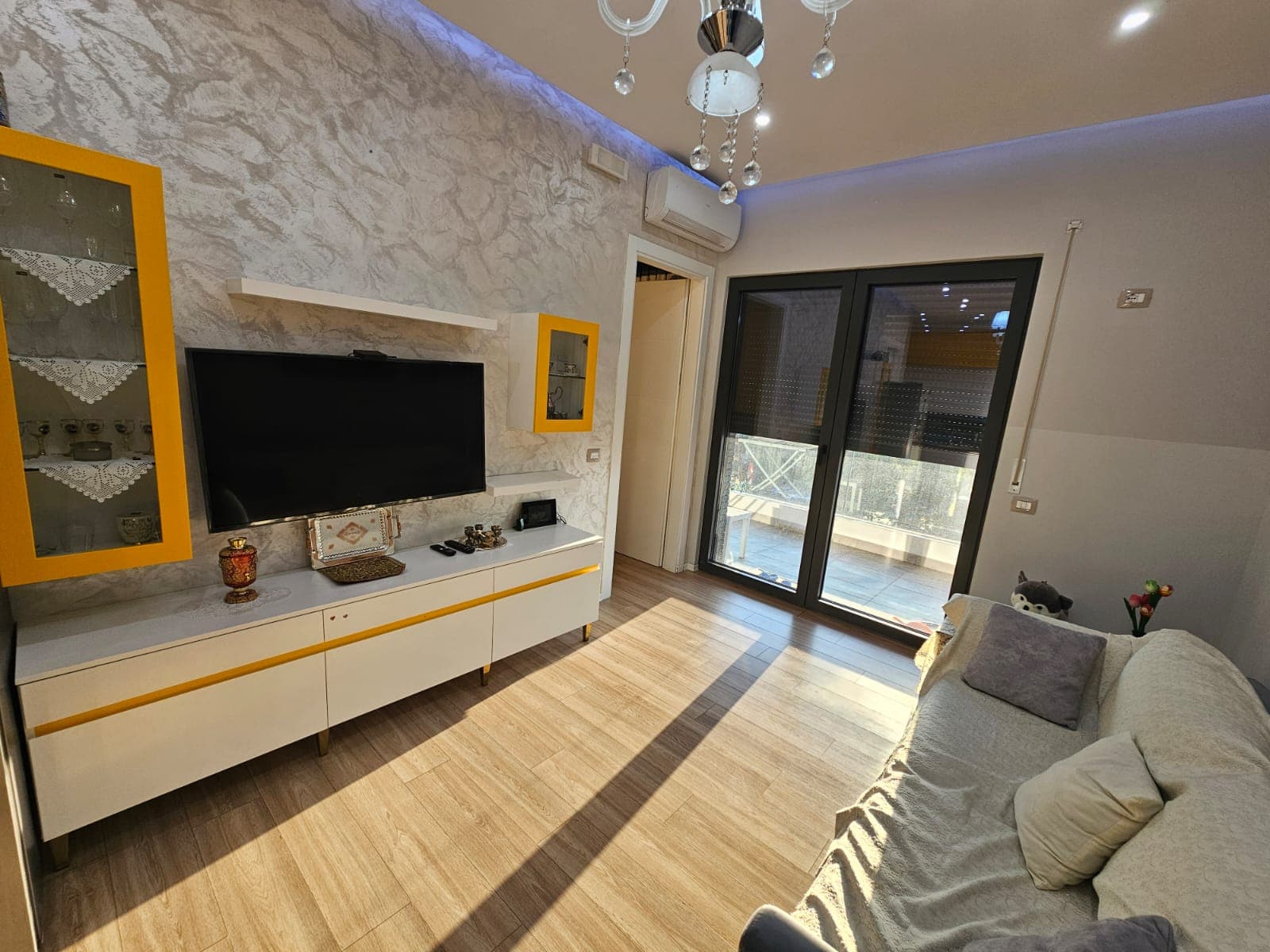 Apartament 1+1 Tek Kompleksi Delijorgji për Qira!