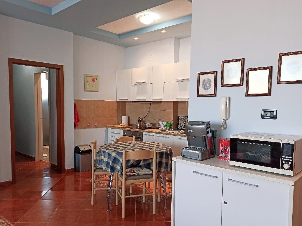 Shitet Apartament 2+1 Tek Rruga Fortuzi! 2