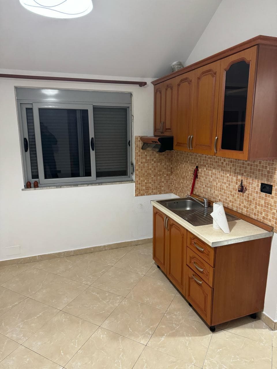 Apartament Me Qira 1+1 Tek Rruga 5 Maji!