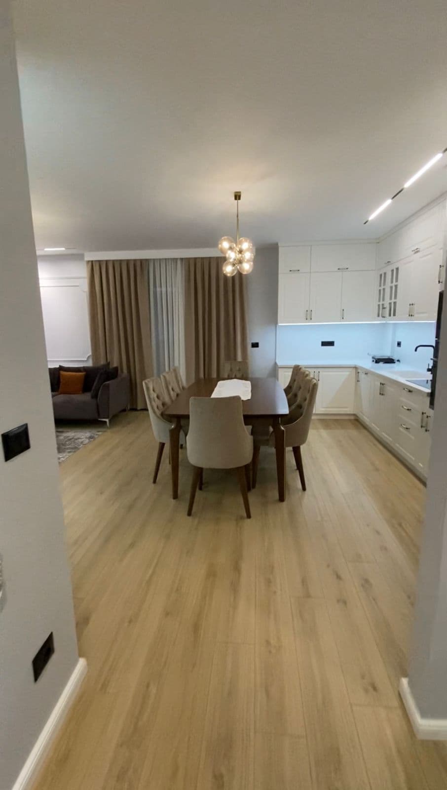 Apartament per qira 3+1 ne rezidence elitare prane Teg ! 4