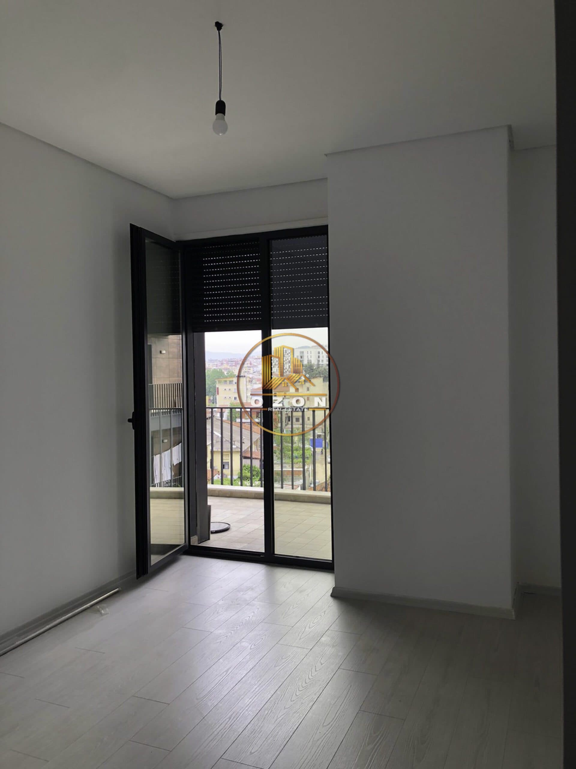 JEPET ME QERA APARTAMENT 2+1 PER BANIM/BIZNES ,FABRIKA E MIELLIT !