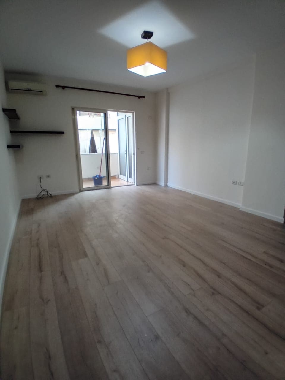 SHITET APARTAMENT 1+1, TEK KODRA E DIELLIT