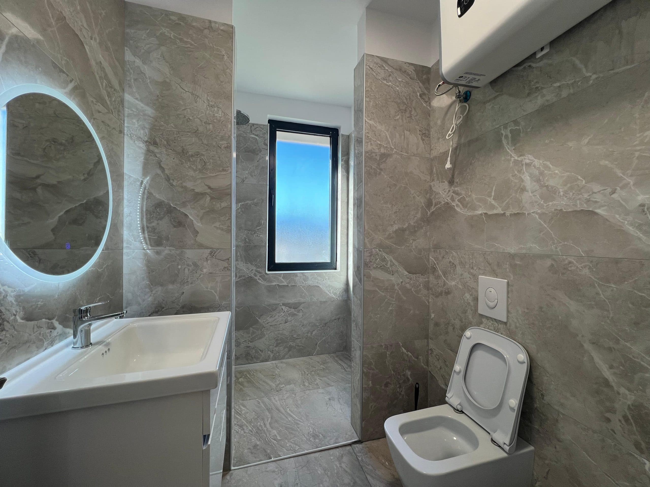JEPET ME QIRA APARTAMENT 2+1+2 , I PABANUAR MË PARË TEK LIQENI I THATË! 4
