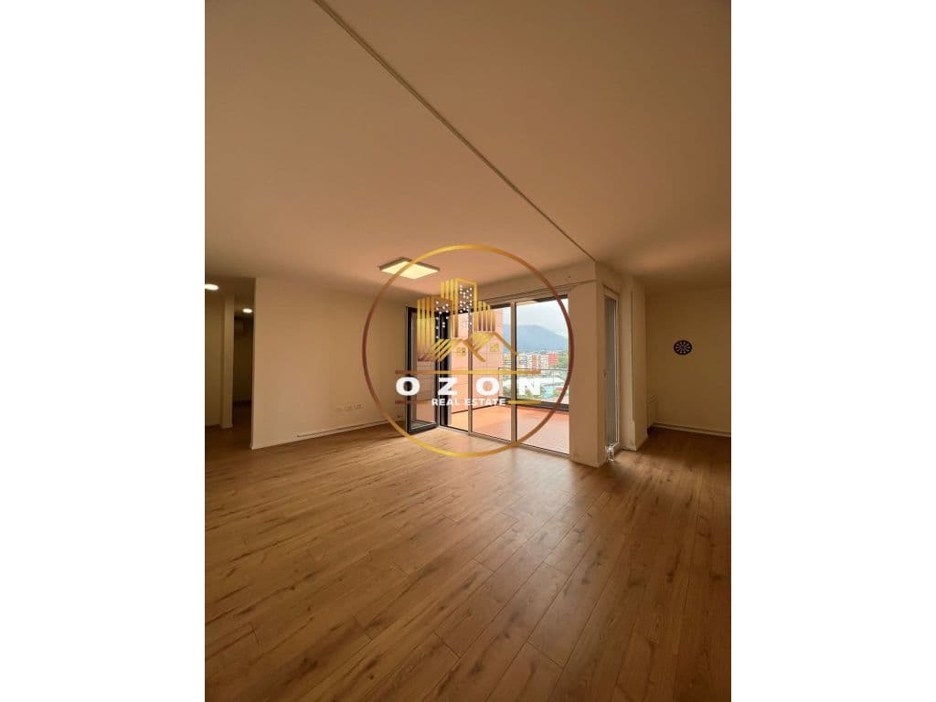 AMBIENT BIZNESI ME QERA 180 M2 , KOMPLEKSI OLIMPIK !