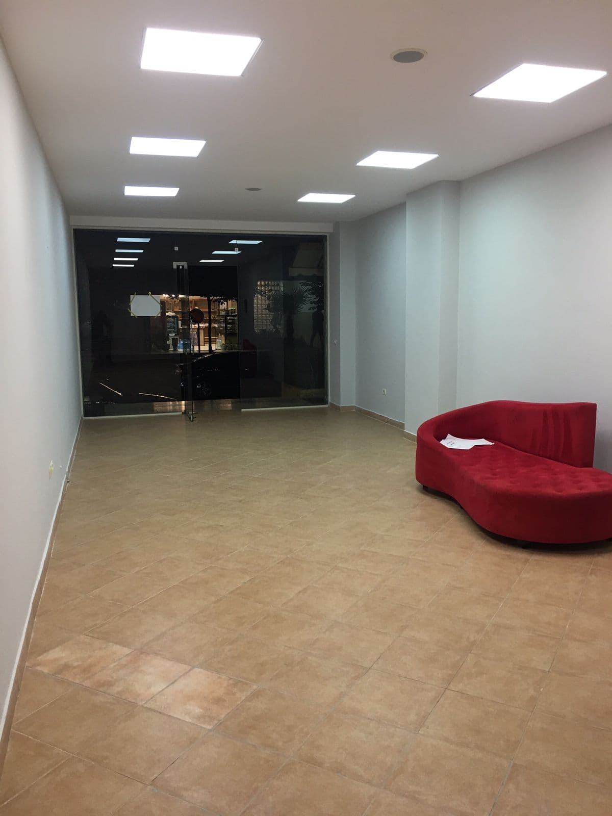 Ambjent Biznesi Me Qira Tek Rruga e Kavajës! 3