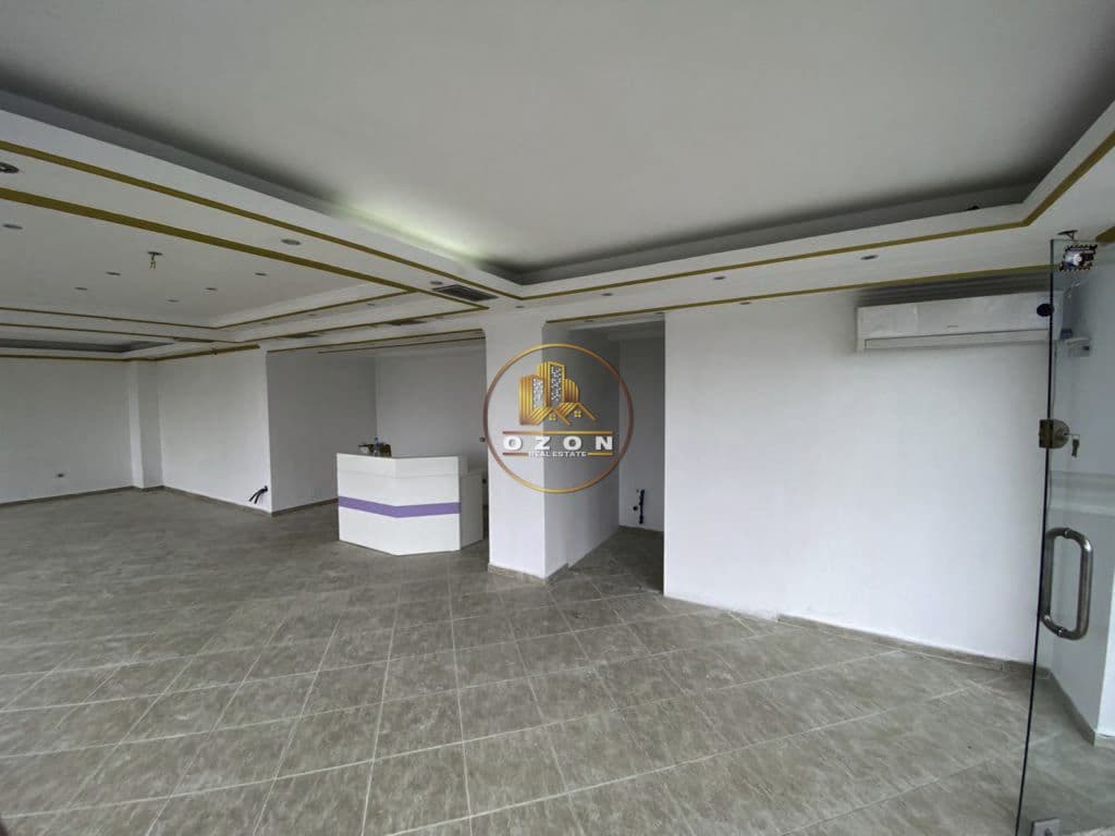 Ambient biznesi, buzë rruge, me qira në Kamëz!