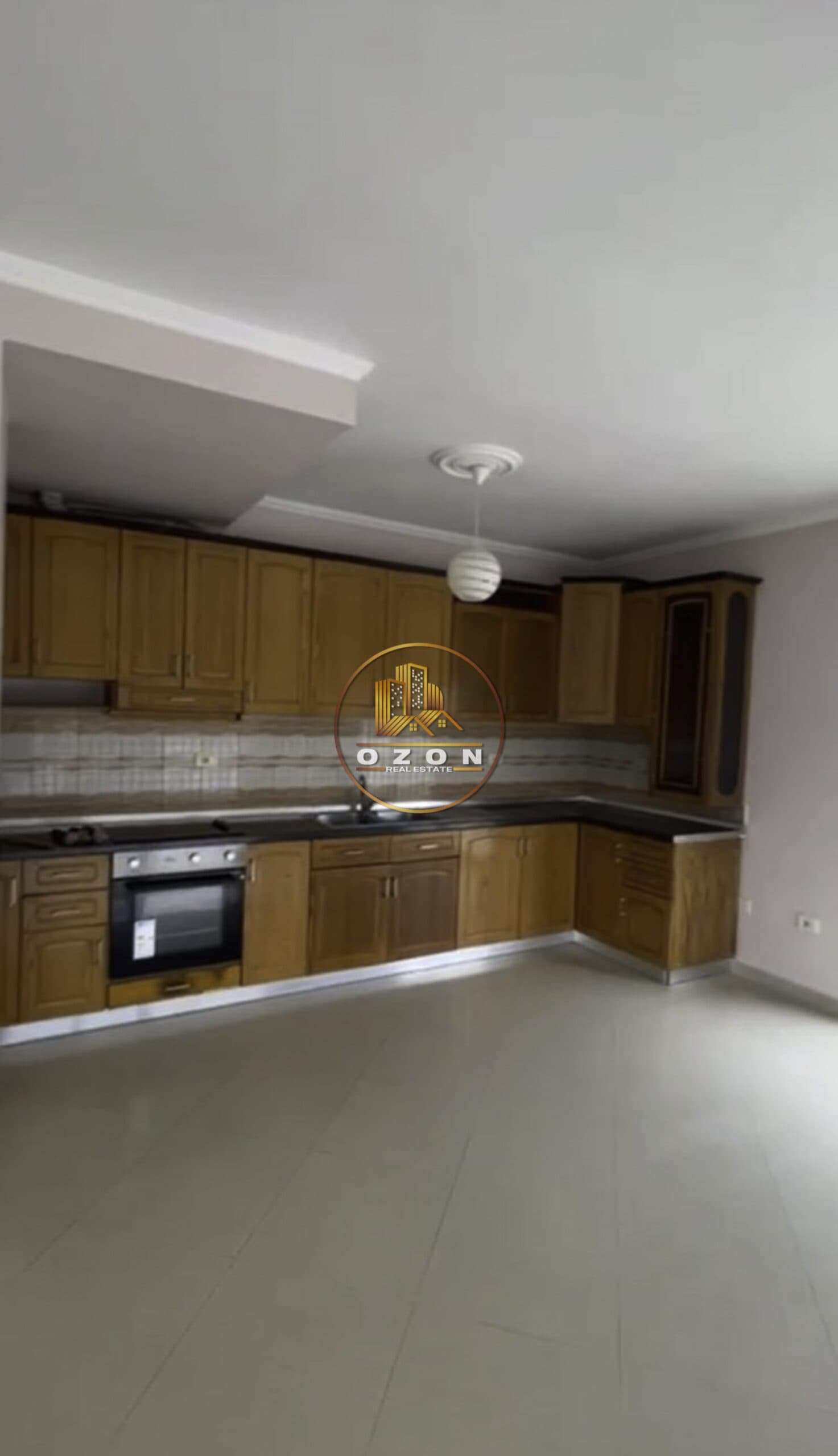 APARTAMENT 2+1+3 ME QERA .ADRESA : SHKOLLA E BALETIT . 4