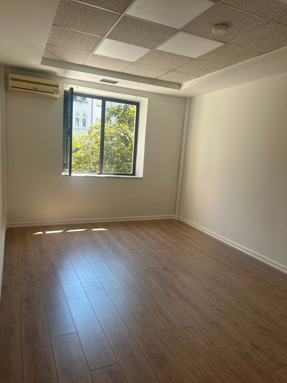 Ambient Biznesi për qira, tek Bulevardi Zogu I ! 3