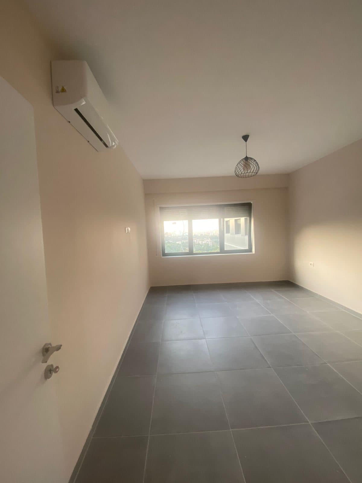 JEPET ME QIRA APARTAMENT 2+1+2, NE FAZE MOBILIMI, ZGJATIMI I KODRA E DIELLIT 1!!! 3