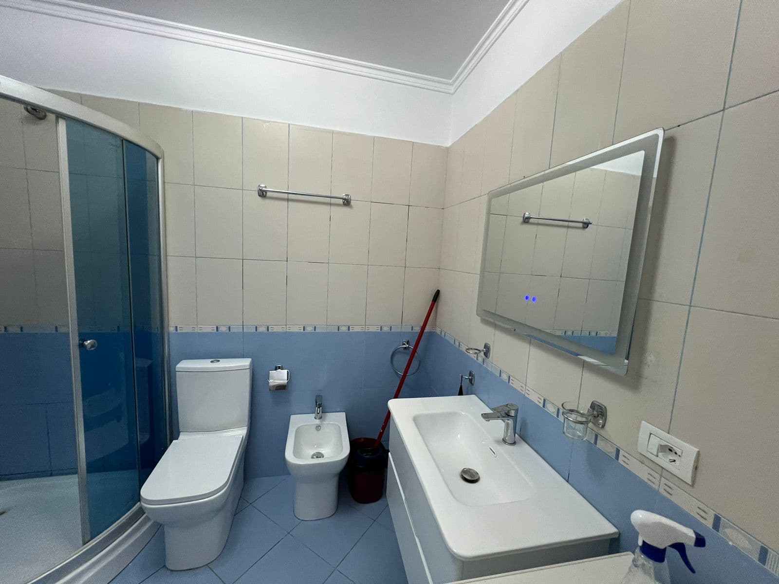 SHITET APARTAMENT 2+1+2 TEK RRUGA E BURGUT! 3