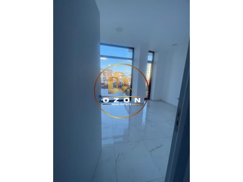 Ambjent Biznesi Me Qira Tek Rruga e Dibrës Në Afërsi Të Vilës Gold! 2