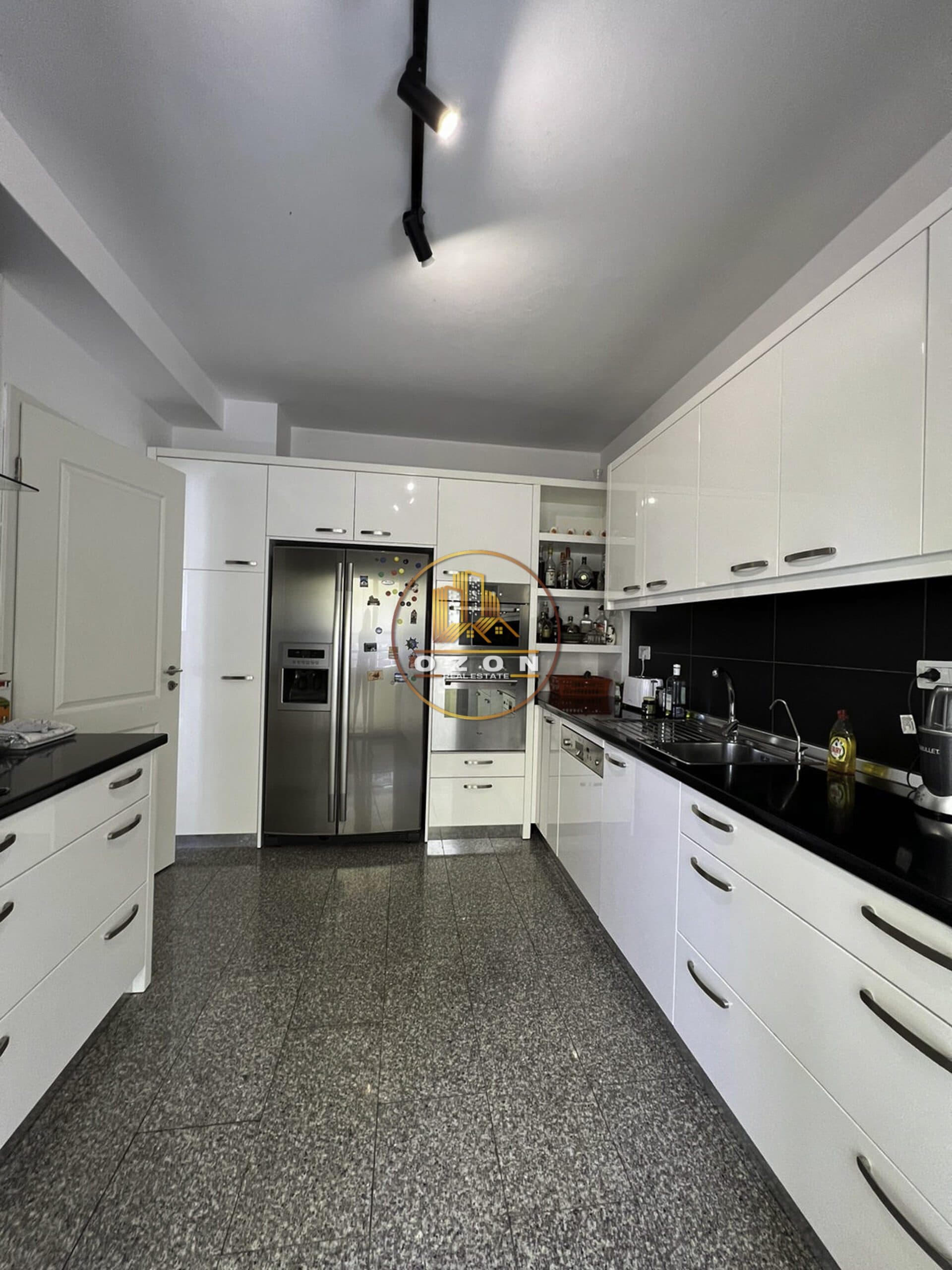 SHITET/QERA APARTAMENT 3+1+3 NE REZIDENCE PRANE TEG !