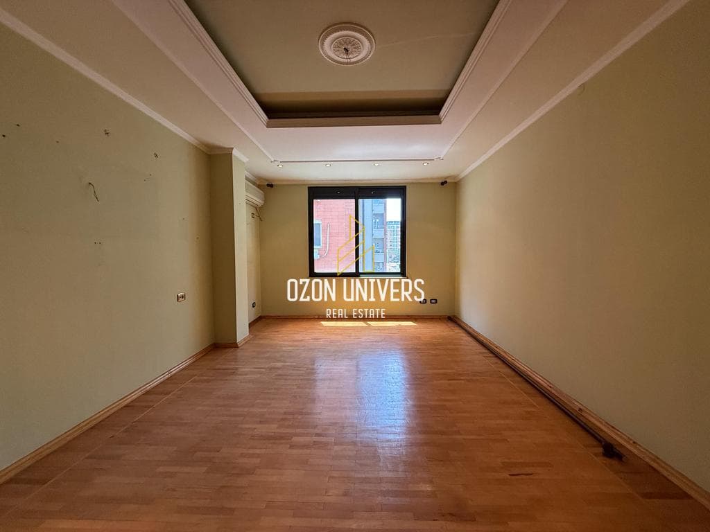 Apartament 2+1+2 për shitje tek Kafe Roma, Bulevardi Bajram Curri! 4