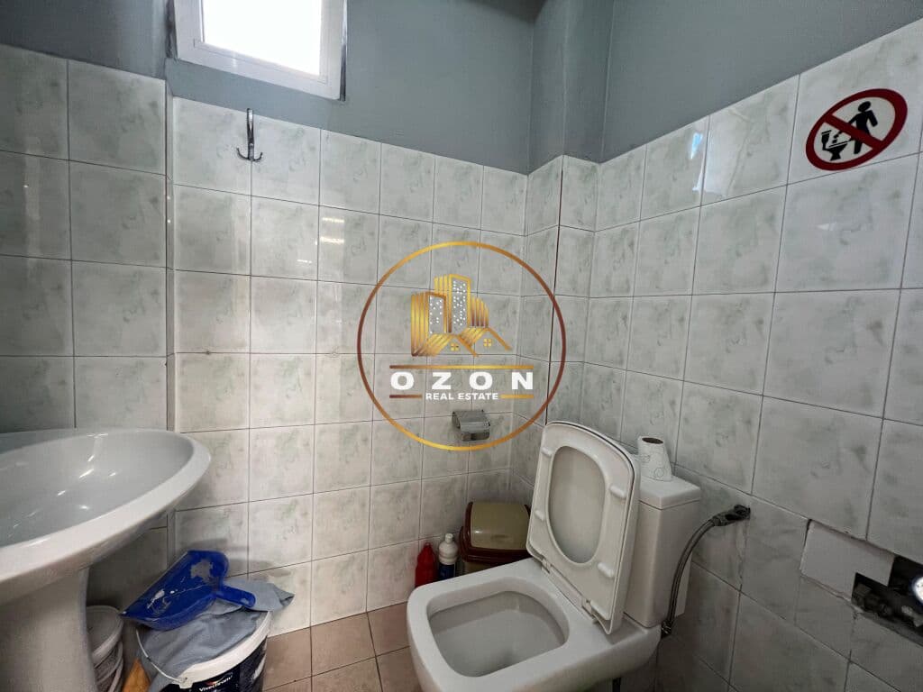 Ambient Biznesi në Shitje, Rruga e Durrësit, Përballë Shkollës Qemal Stafa! 3