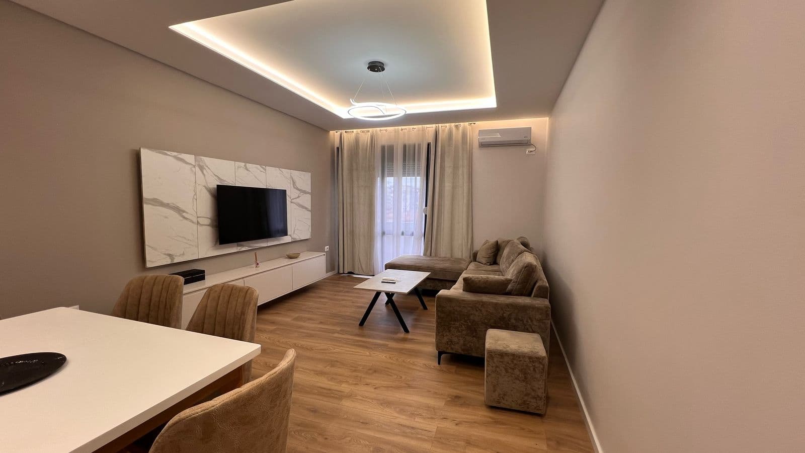 Apartament modern 2+1 me qira tek Rruga e Kavajës pranë GLOBE!