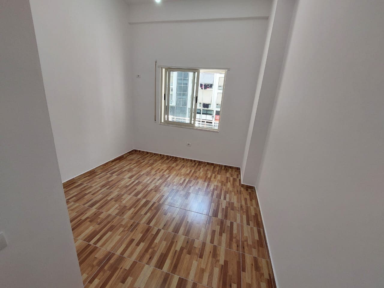 SHITET APARTAMENT 2+1, TEK KOMPLEKSI GOLDEN PARK, RRUGA E KAVAJES! 3
