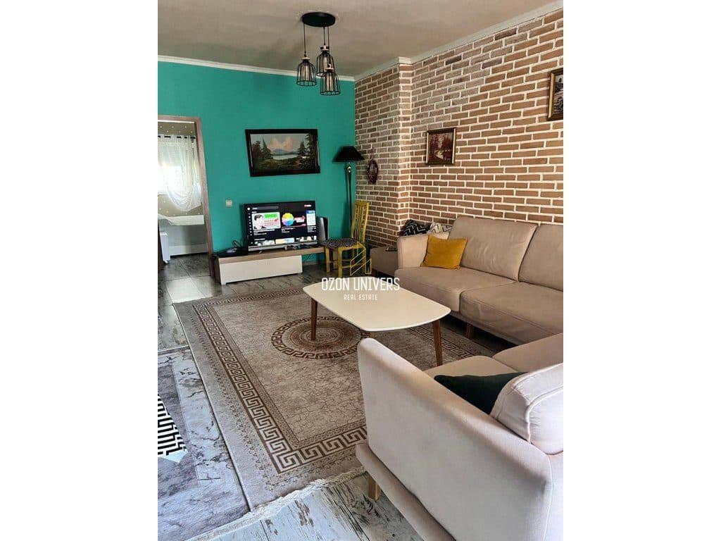 Jepet me qira apartament 2+1, Komuna e Parisit – pranë German Computers 2