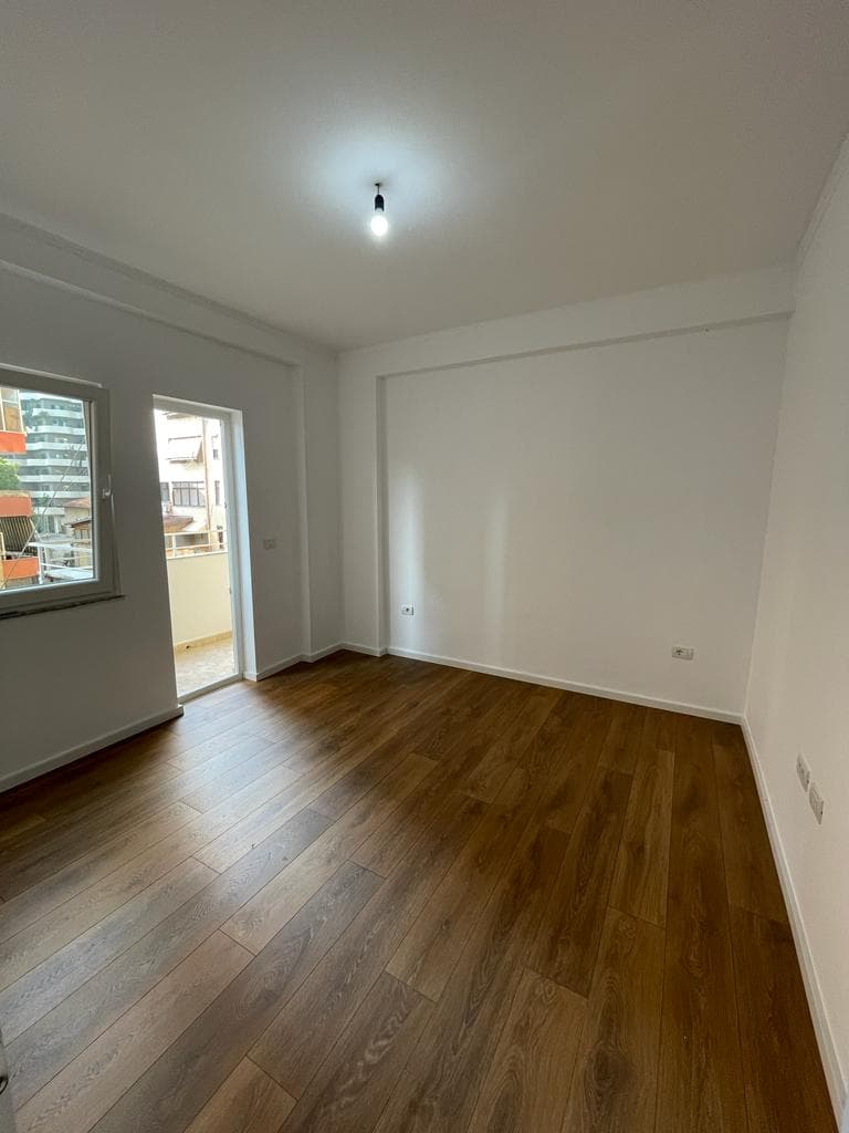 SHITET APARTAMENT 1+1, PRANE FAKULTETIT TE GJUHEVE TE HUAJA! 2