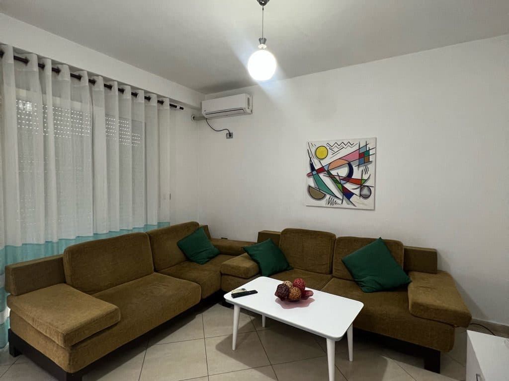 JEPET ME QERA APARTAMENT 1+1 TEK XHAMIA, KOPSHTI BOTANIK!