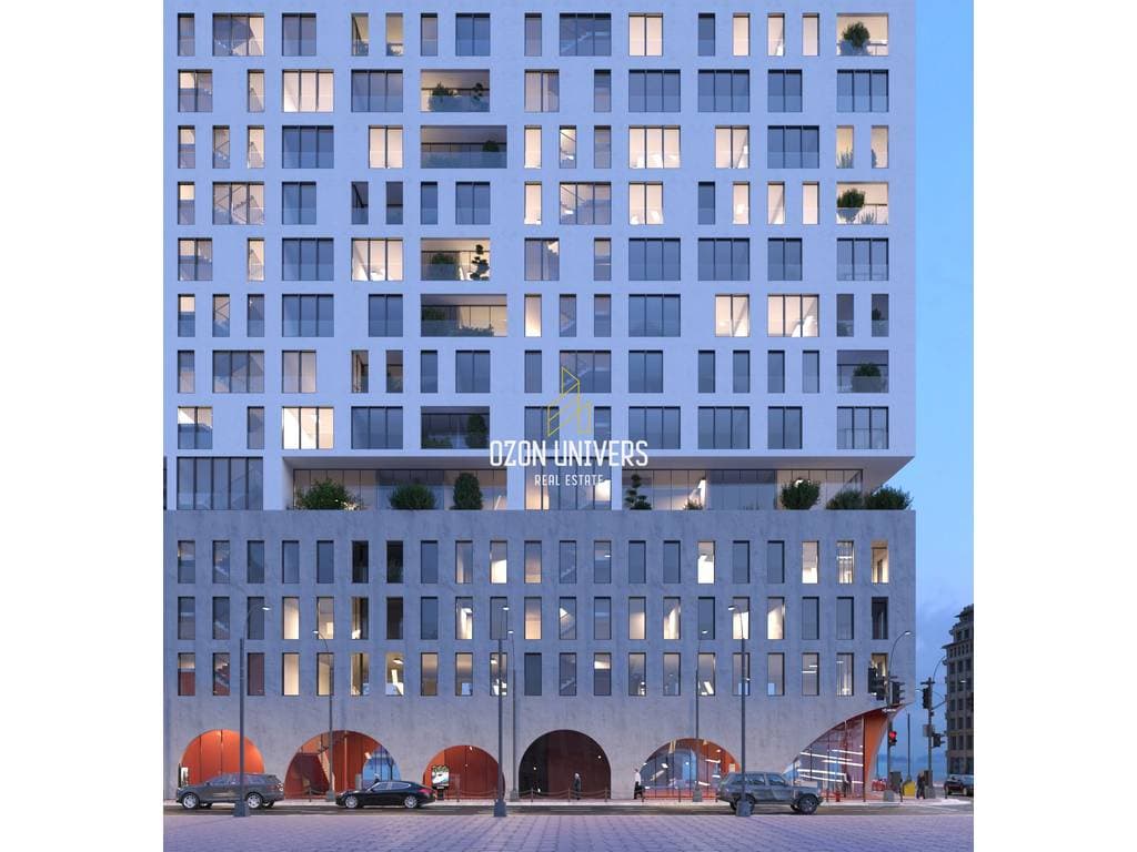 Shiten 4 poste parkimi, tek White Tower, Komuna e Parisit