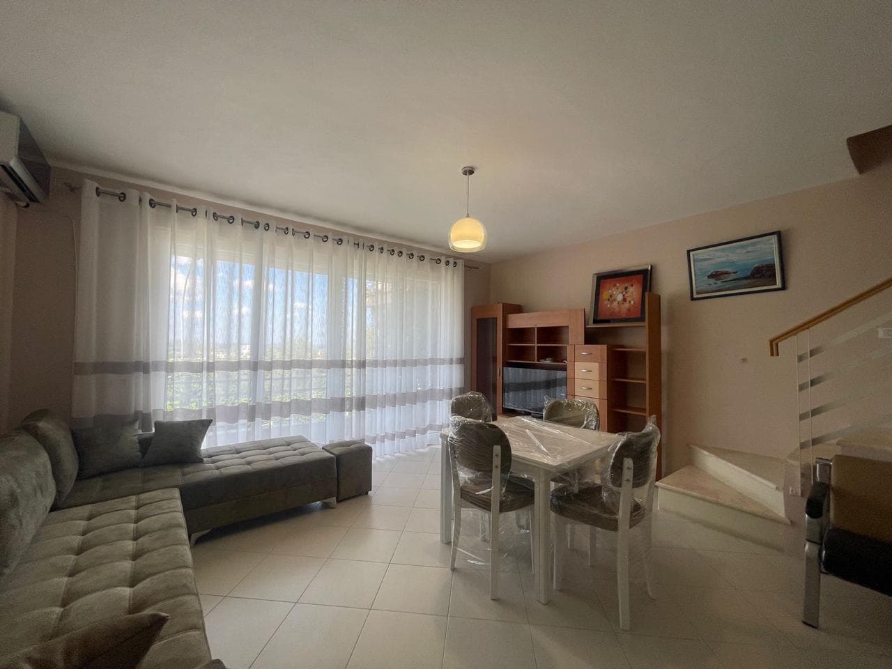 Duplex 2+1+Post Parkimi Për Qira tek Kodra e Diellit!