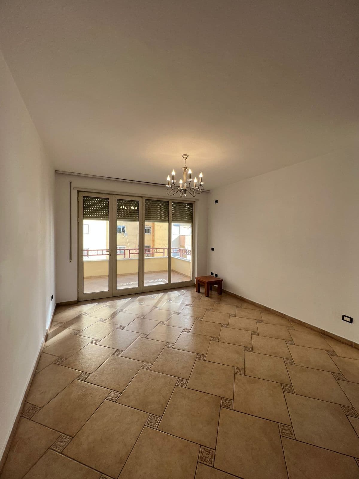 SHITET APARTAMENT 2+1+2, TEK RRUGA E ELBASANIT!!!