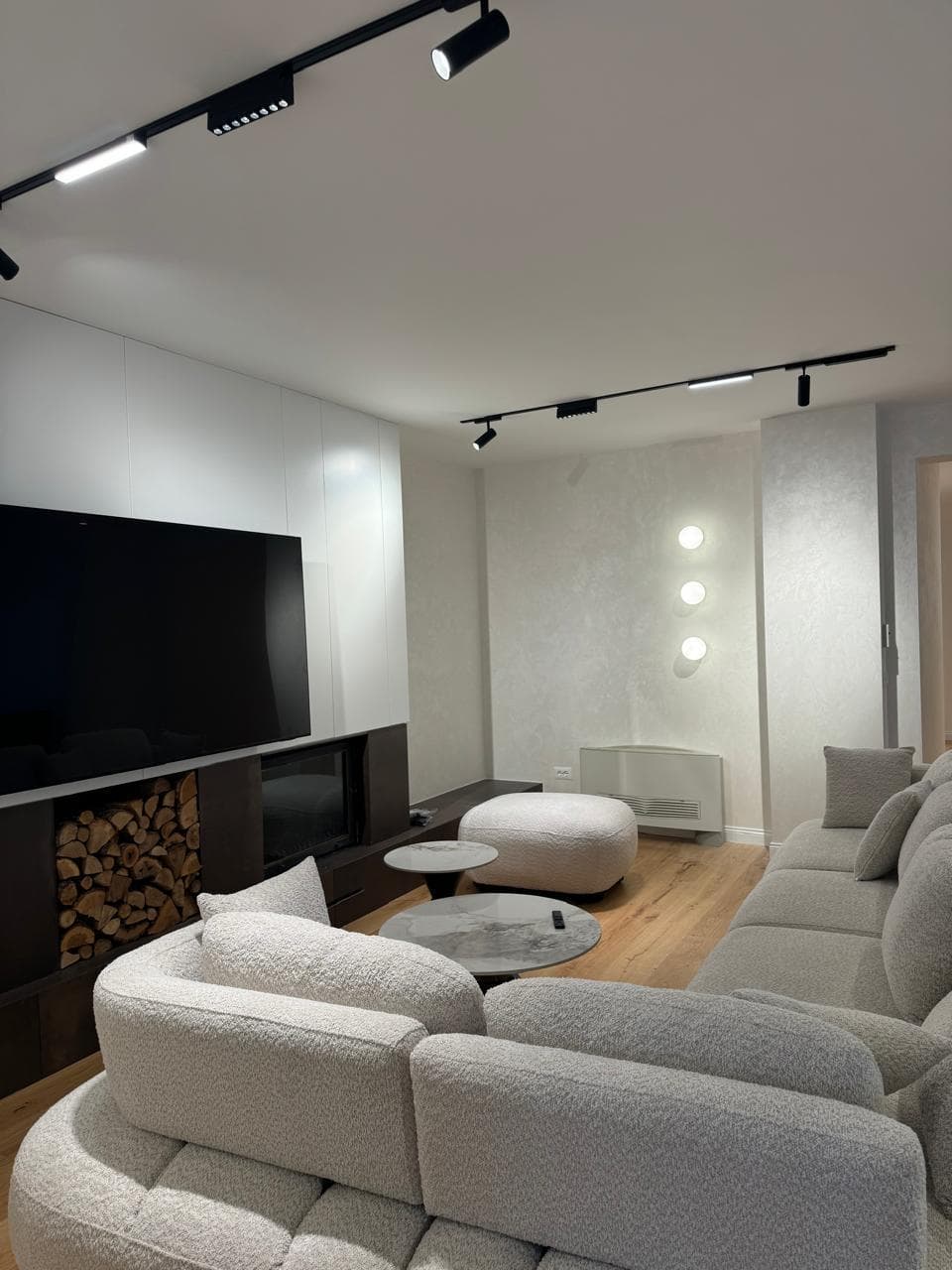 Super Apartament Luksoz 3+1+3 për Shitje tek Liqeni i Thatë me 2 Poste Parkimi!