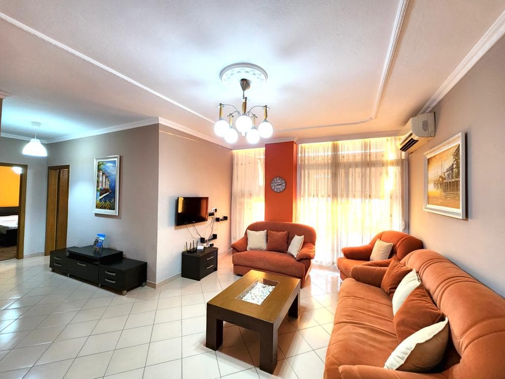 JEPET ME QERA APARTAMENT 2+1 TEK KOMUNA E PARISIT! 2