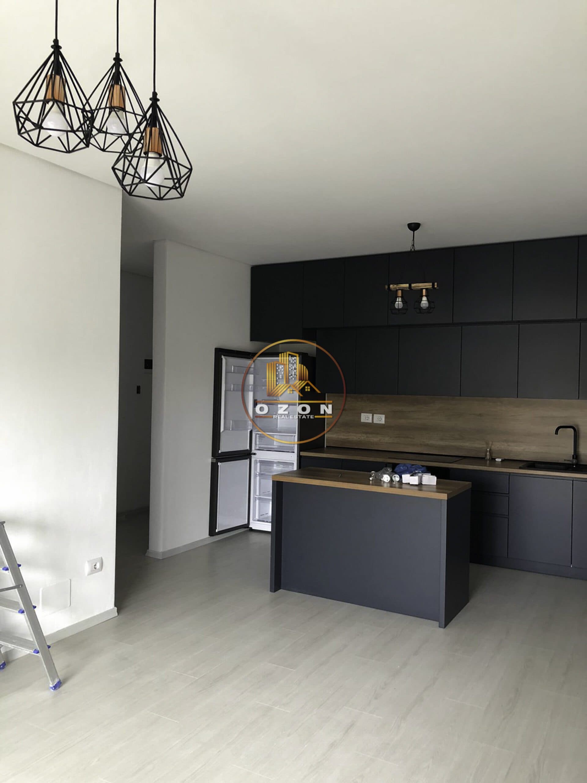 JEPET ME QERA APARTAMENT 2+1 PER BANIM/BIZNES ,FABRIKA E MIELLIT !