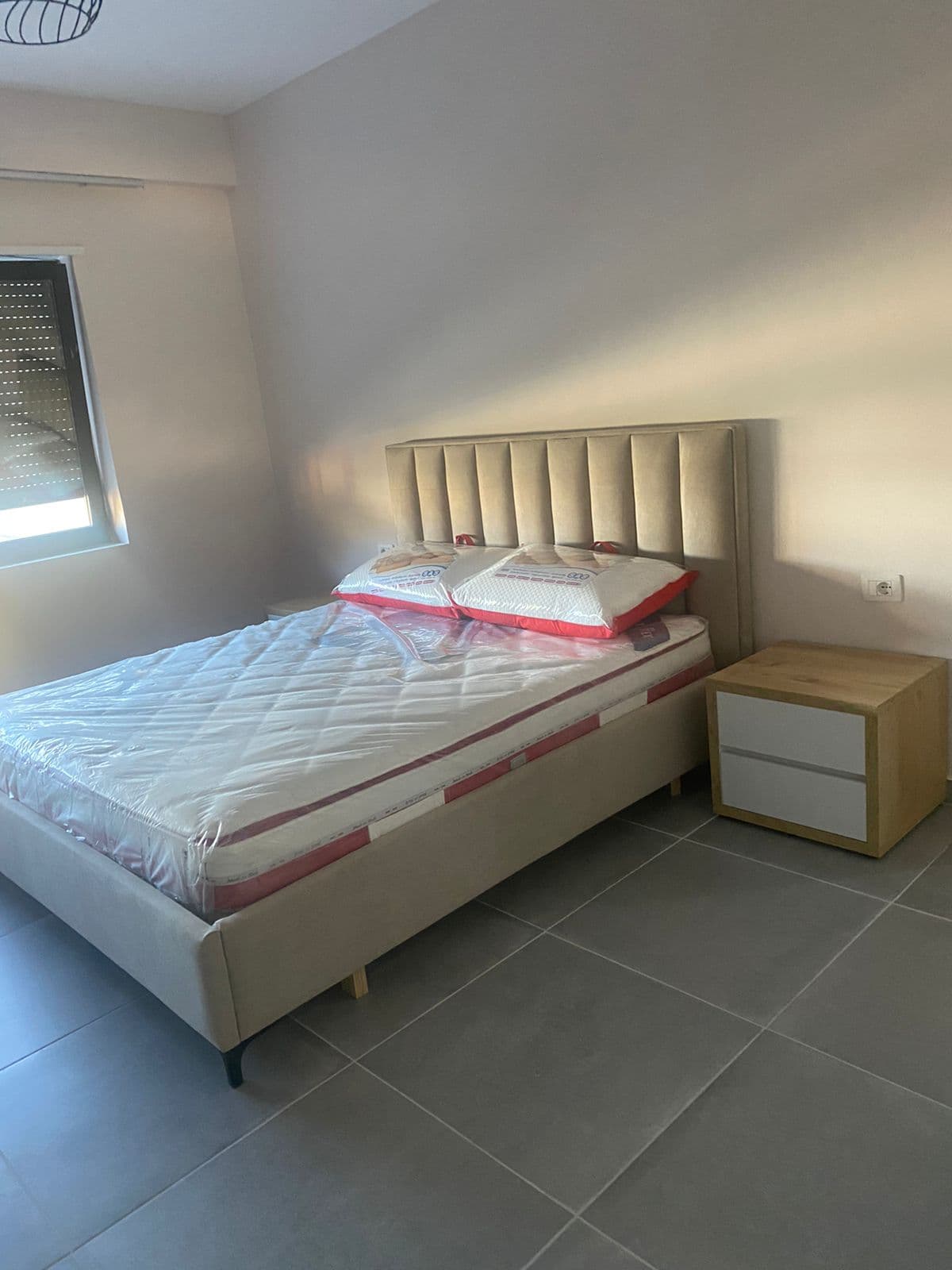 JEPET ME QIRA APARTAMENT 2+1+2+GARDEROBE, TEK REZIDENCA KODRA E DIELLIT!