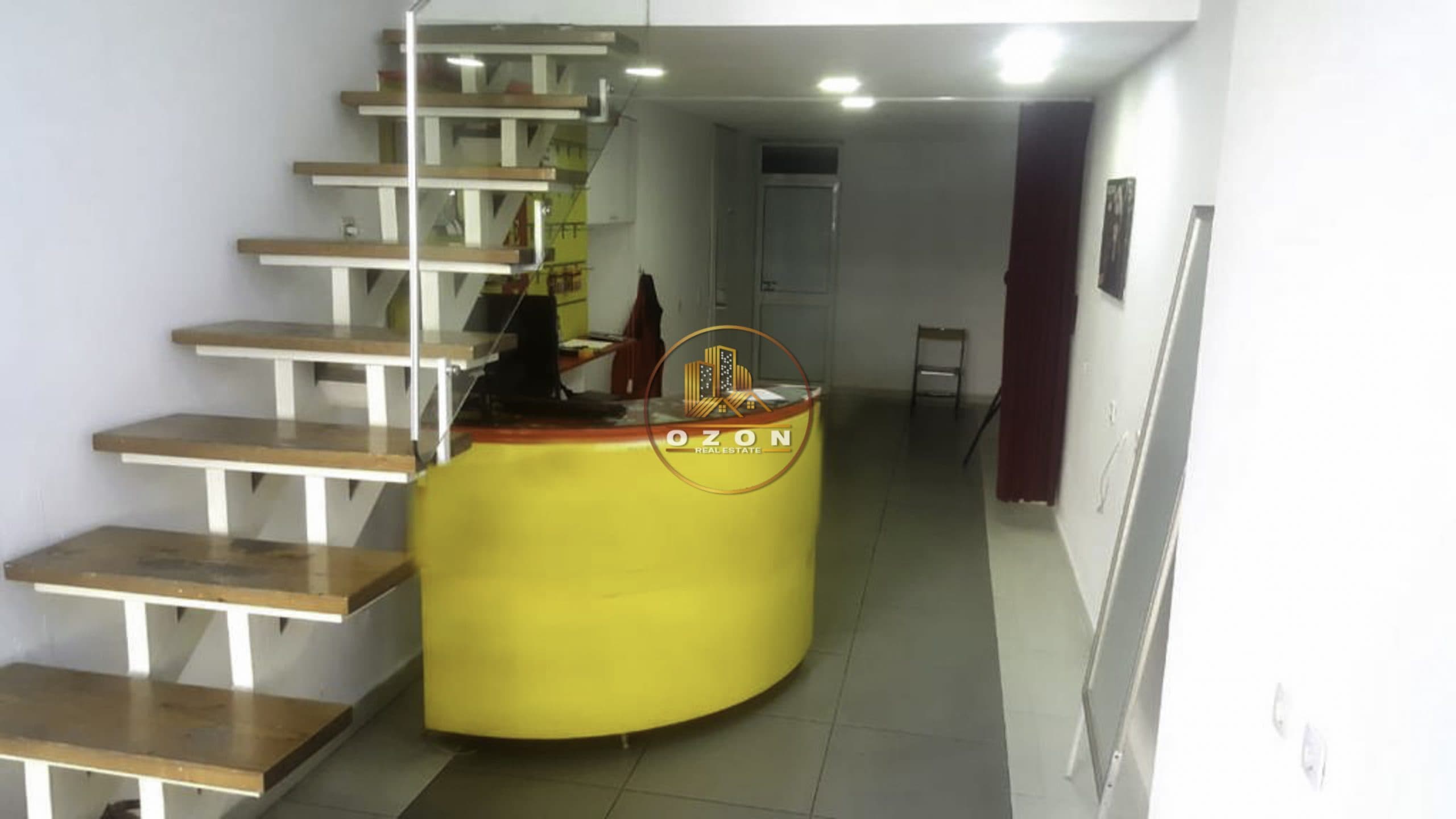 Jepet me qera ambient biznesi ,Dublex buze rruge,Qender 1