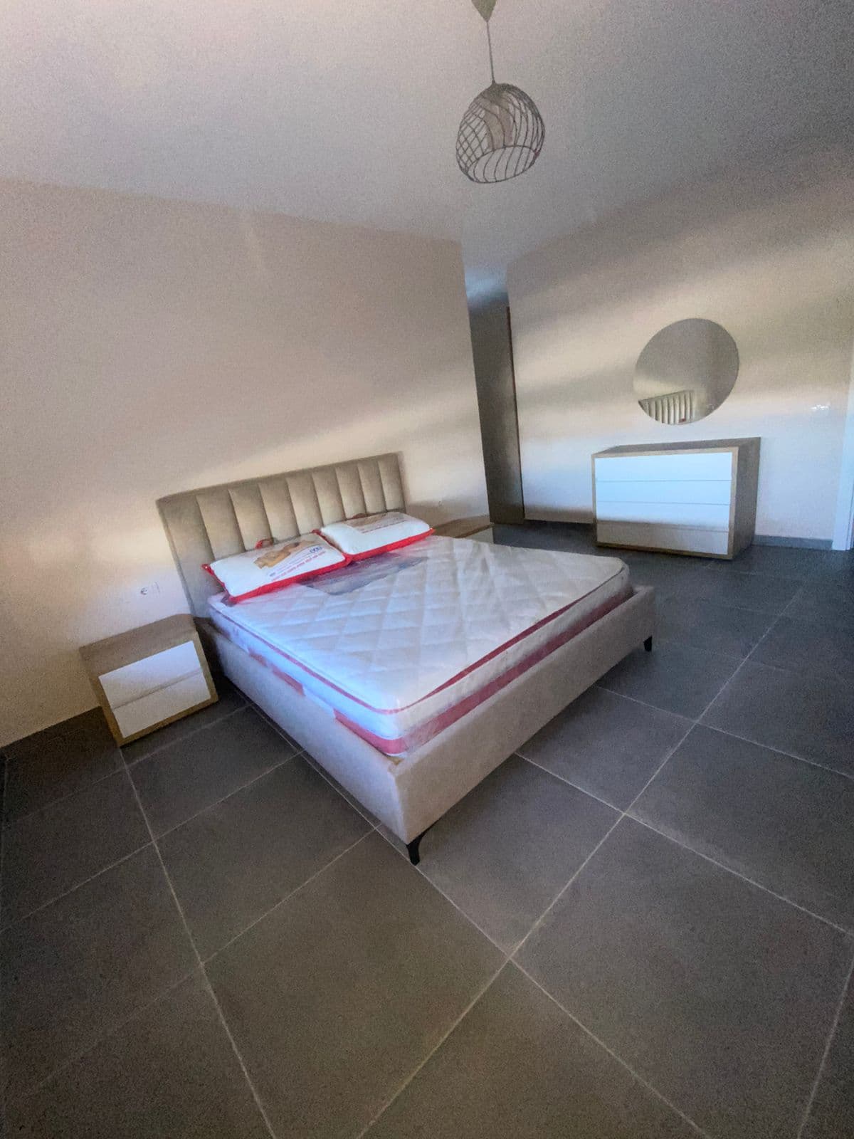 JEPET ME QIRA APARTAMENT 2+1+2+GARDEROBE, TEK REZIDENCA KODRA E DIELLIT! 2