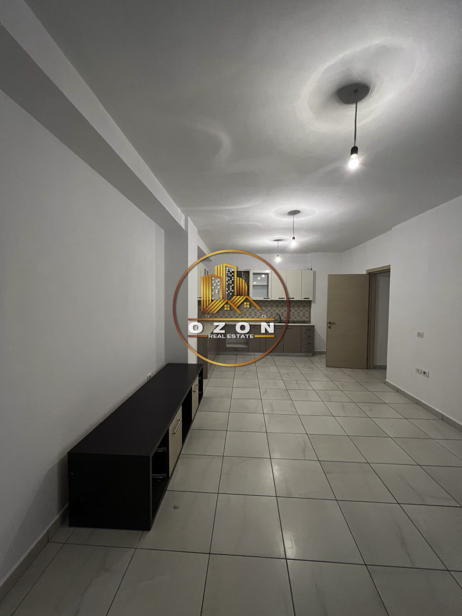 SHITET APARTAMENT 2+1+2 ne Astir, UNAZA E RE!