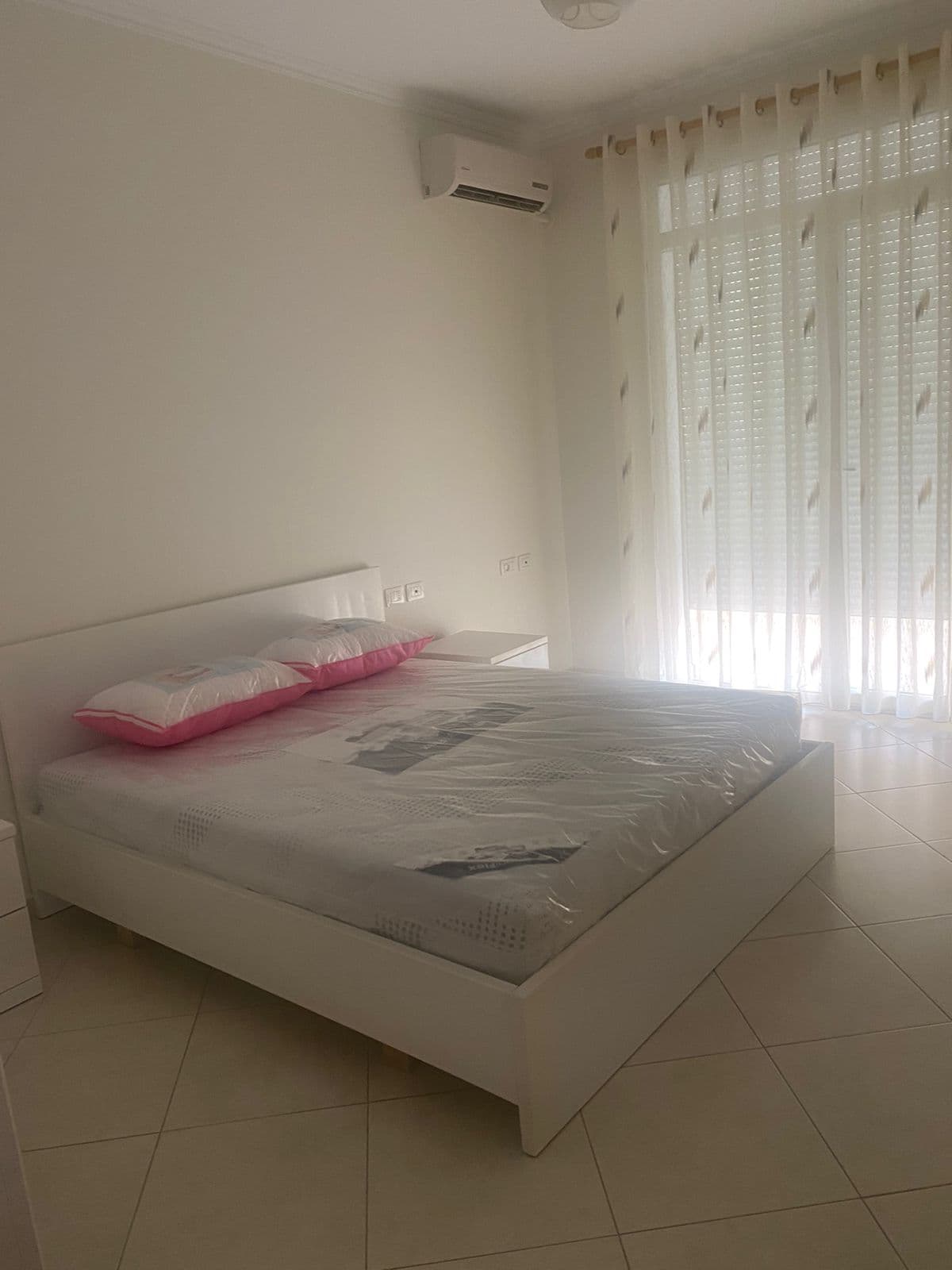 JEPET ME QIRA APARTAMENT 2+1+2+POSTPARKIM, TEK XHAMIA, KOPSHTI BOTANIK 4
