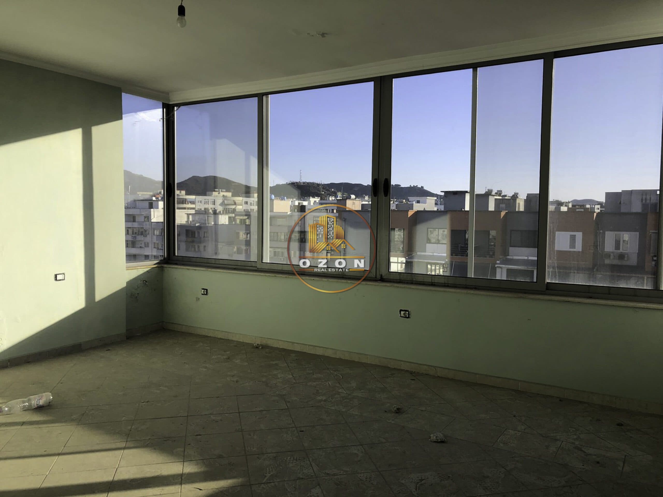 Shitet apartament 2+1 papafingo me hipoteke . Adresa : Astiri