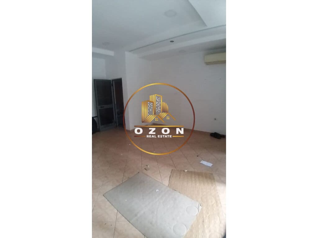 Hapësirë Biznesi për Shitje pranë "Square 21"! 4