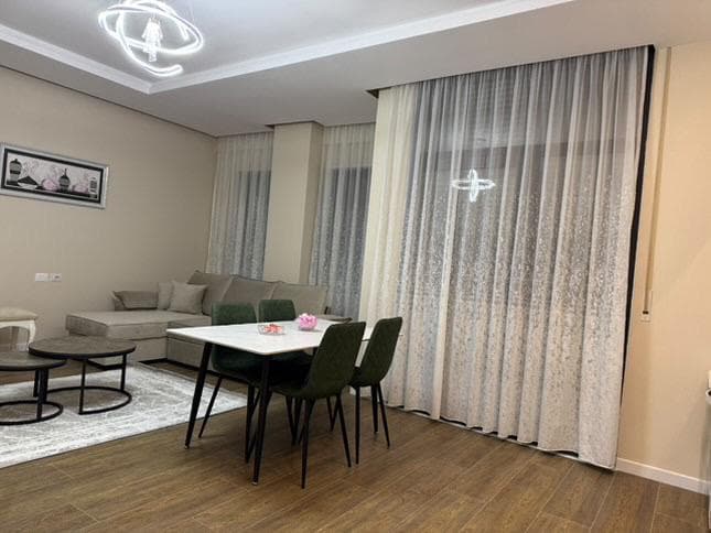 Apartament 2+1+2 për qira, i pa banuar më parë tek ish Sheshi Shqiponja! 2