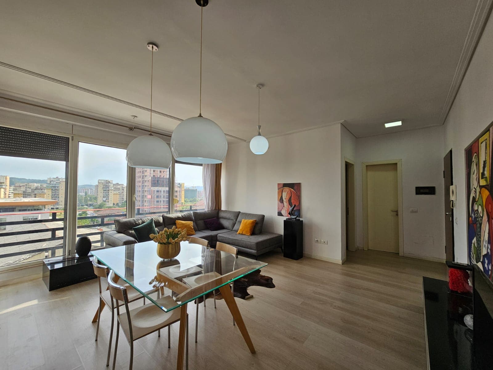 Shitet Apartament 1+1 Pranë Zogut të Zi! 2