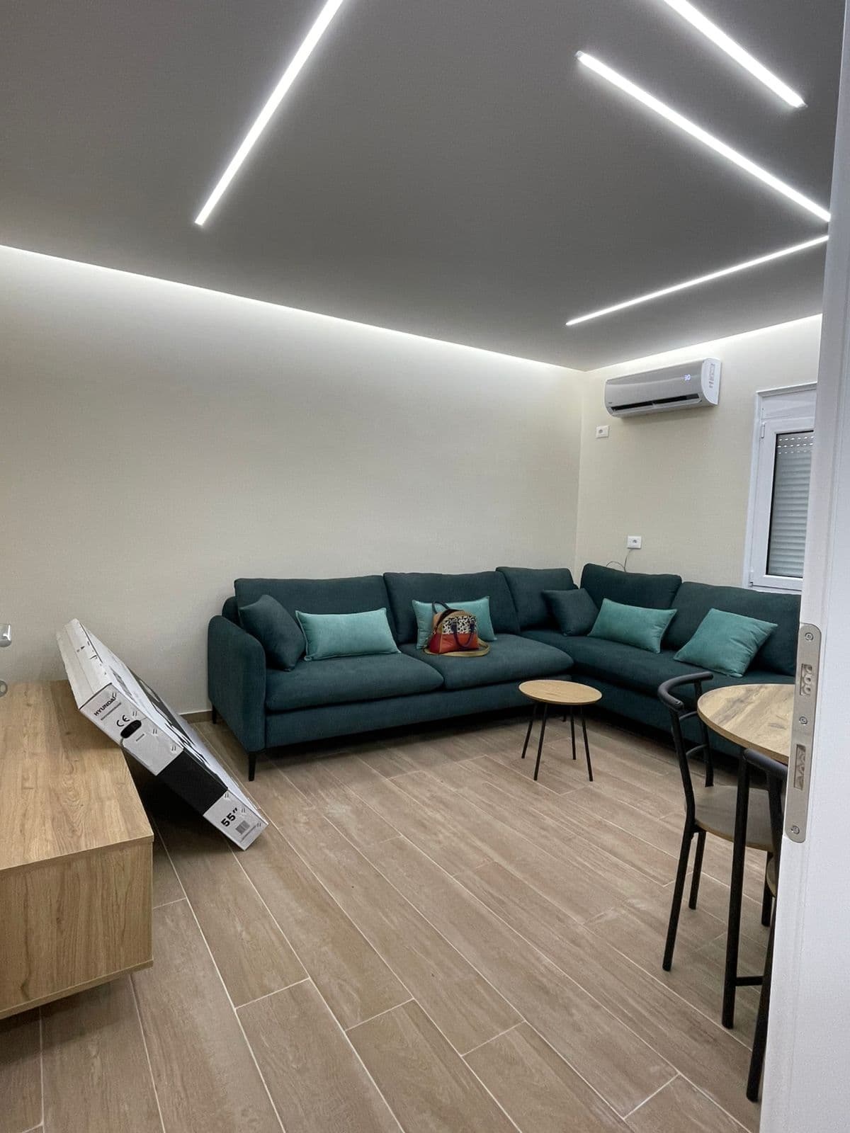 Apartament per qira ne Ali Dem ( prane shkolles Kushtrimi i Lirise ) !