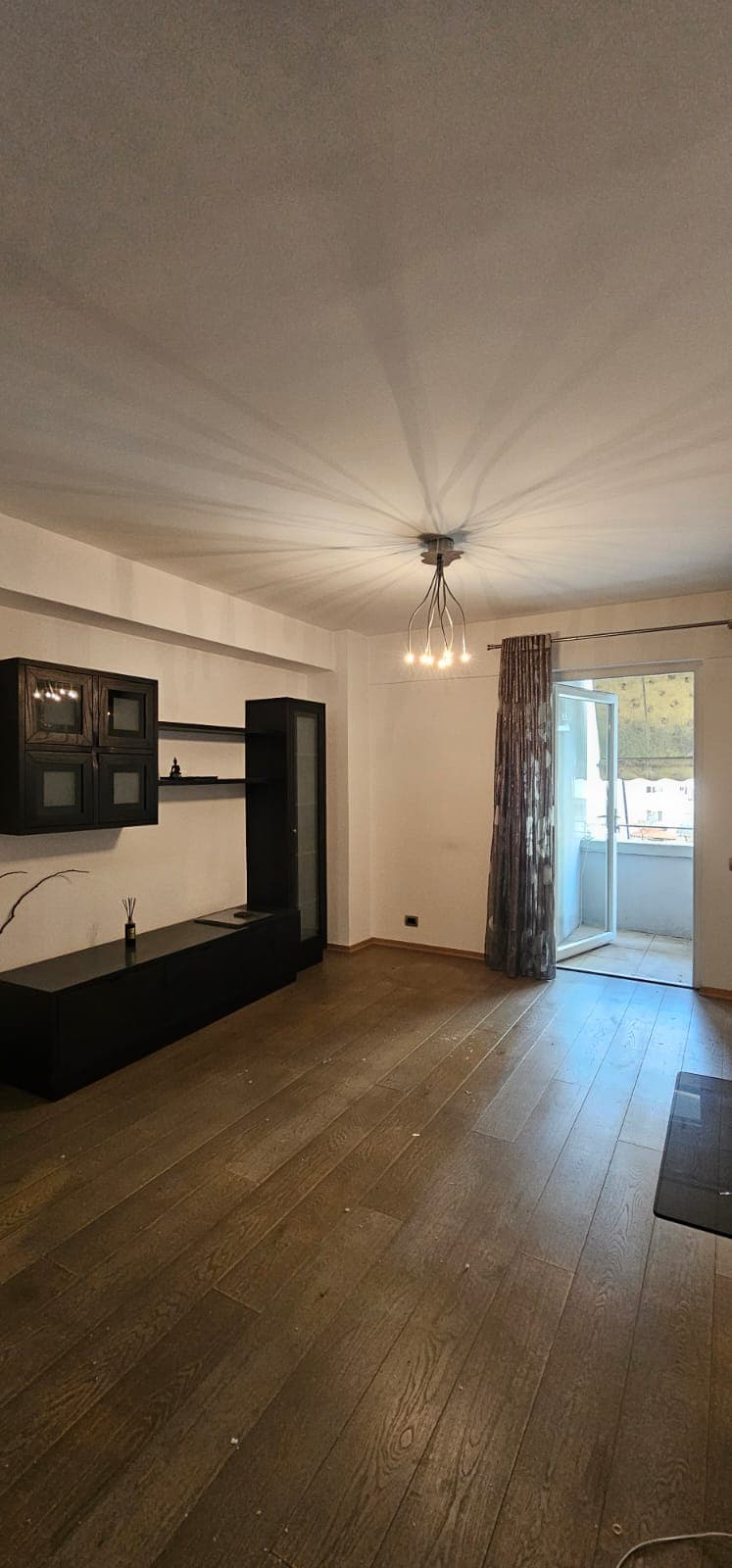 Apartament 2+1 per shitje prane Stadiumit Air Albania ! 2