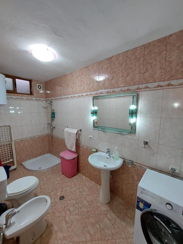 JEPET SHTEPI PRIVATE 2+1 ME QIRA TEK RRUGA E DURRESIT! 2