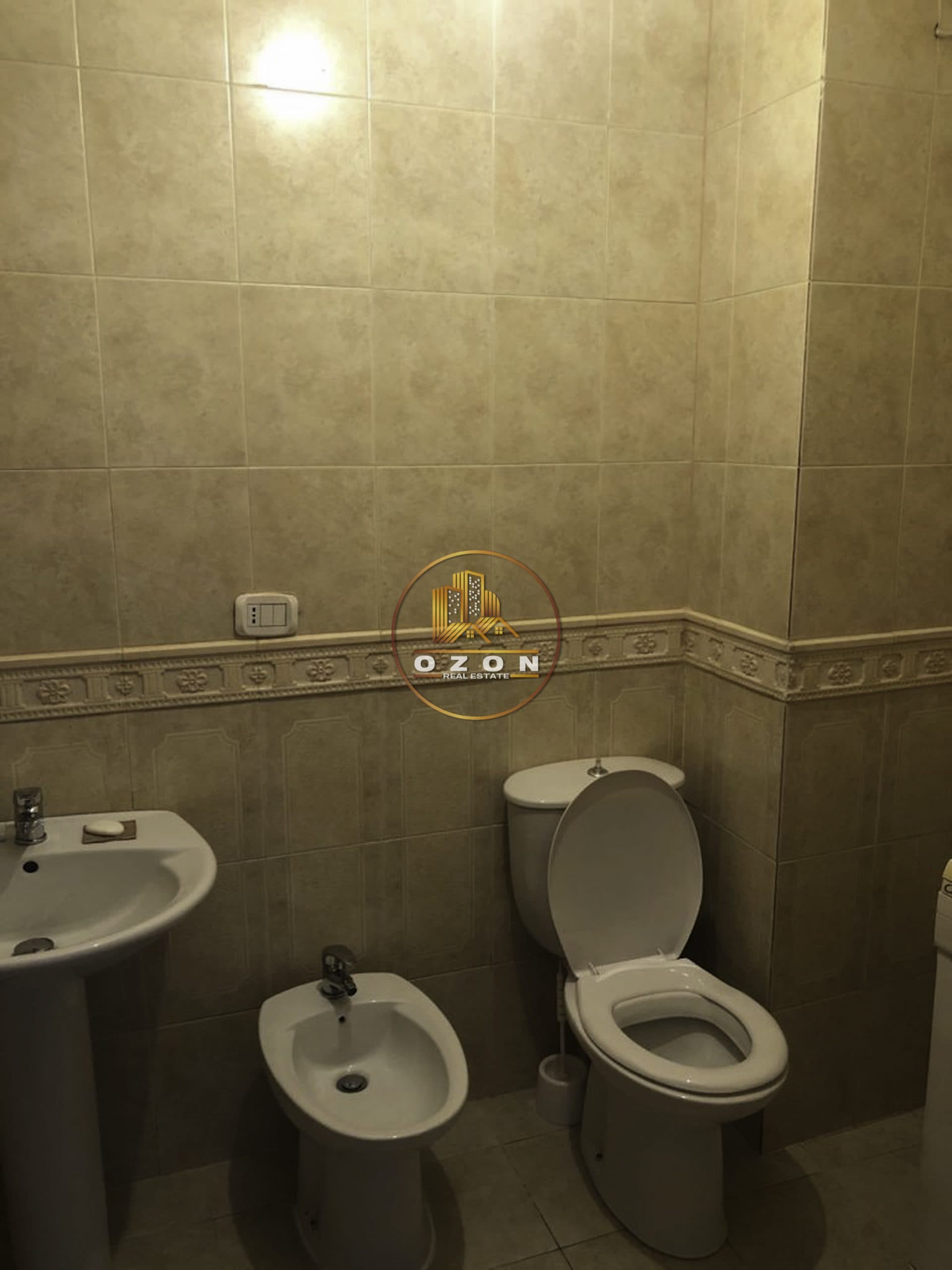 Apartament 2+1+2 me qera per banim/zyra.Adresa : 21 Dhjetori