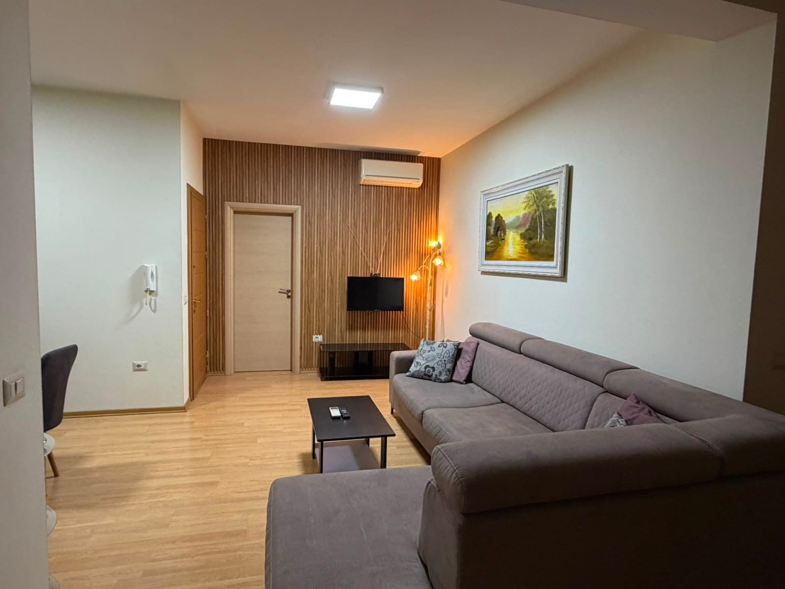 Apartament 3+1+2 për qira ( kat vile ), Ish Fusha e Aviacionit. 2