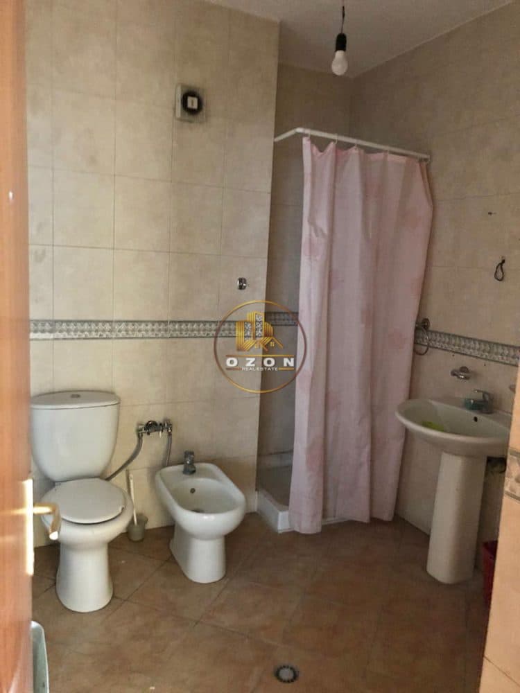 Jepet me qira apartament 3+1 per banim & zyra ,Bulevardi ”Gjergj Fishta” 4