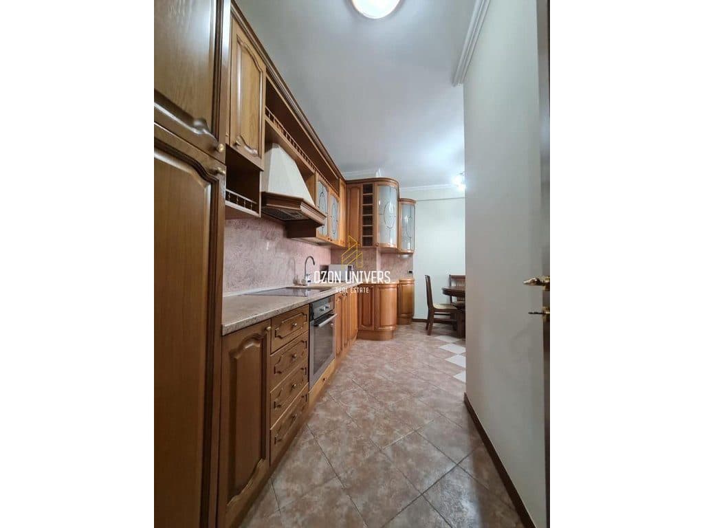 Apartament 3+1 për shitje tek Bulevardi Zogu I Parë! 4