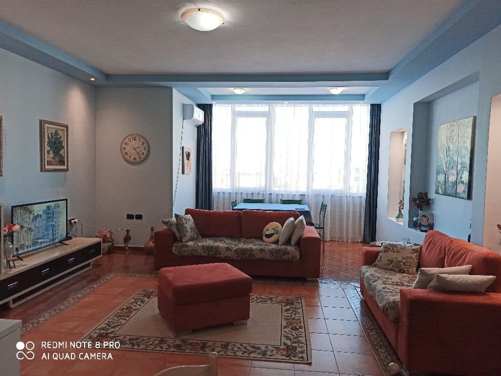 Shitet Apartament 2+1 Tek Rruga Fortuzi!