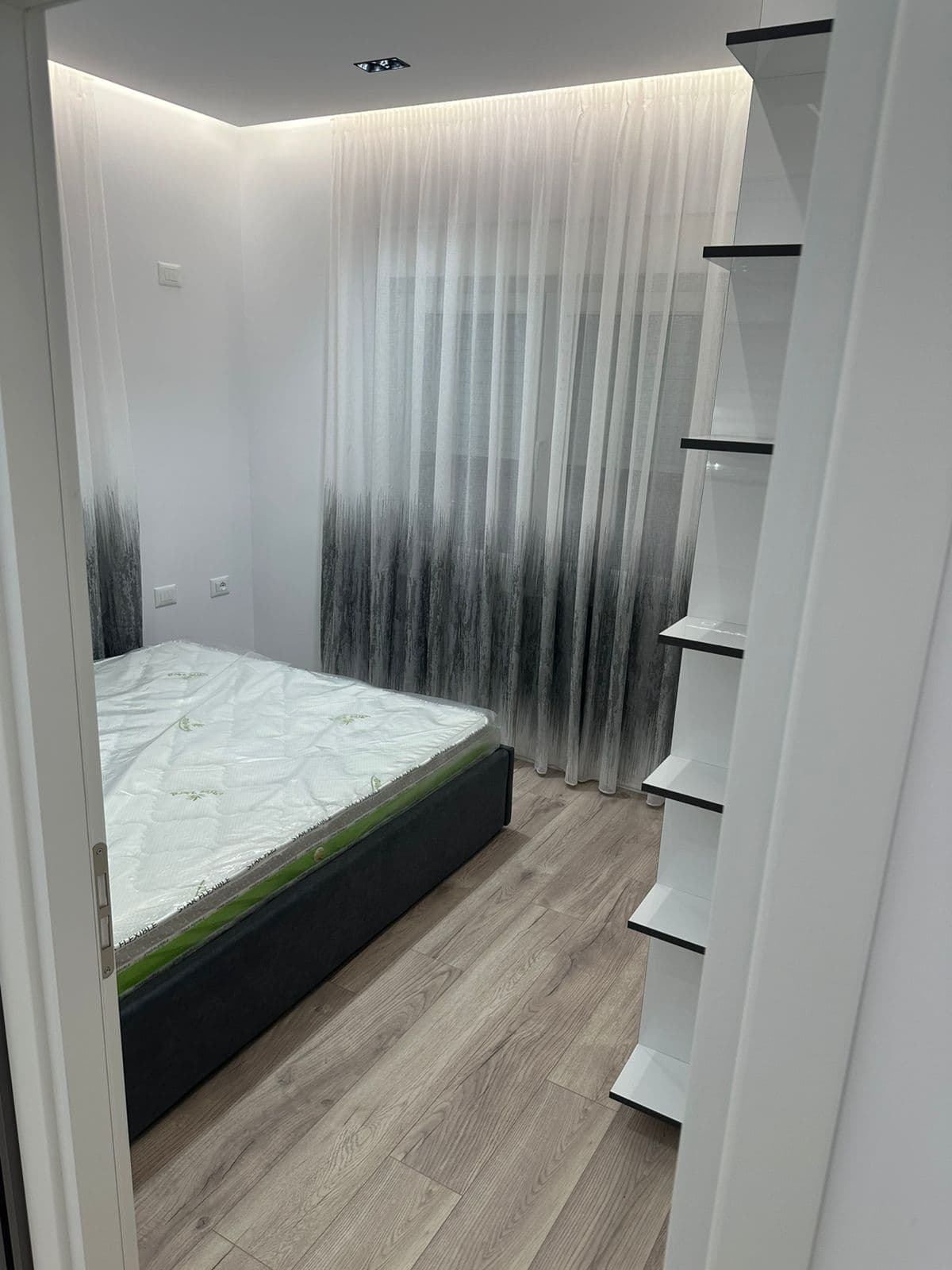 Apartament 2+1 për Qira në Bllok pranë Vesa Center!! 2
